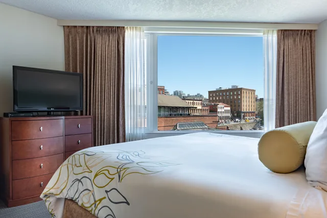 جناح بإطلالة على المرسى بغرفة نوم واحدة، Victoria Regent Waterfront Hotel & Suites 4/5