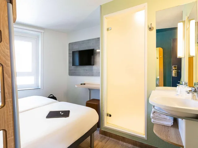 Room, Triple, Twin Beds, Bunk Bed, Ibis Budget Bordeaux Centre Gare Saint Jean 10/10