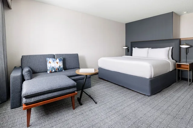 غرفة بسرير كينج مع أريكة لذوي الإعاقة، Courtyard by Marriott Amarillo West/Medical Center 2/4