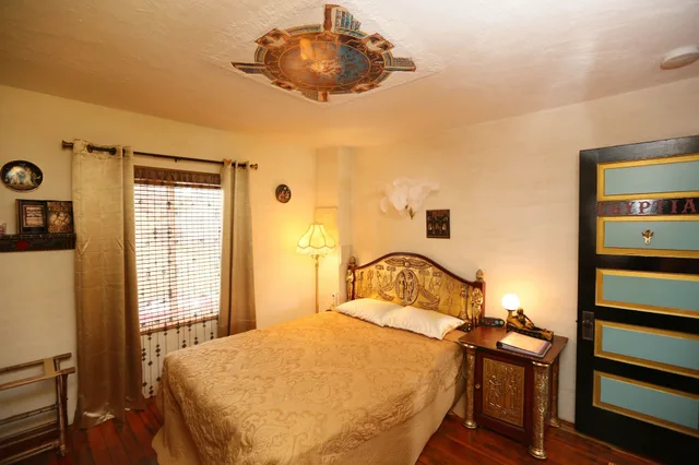 غرفة بسرير كوين، The Old Parsonage Bed and Breakfast 1/3