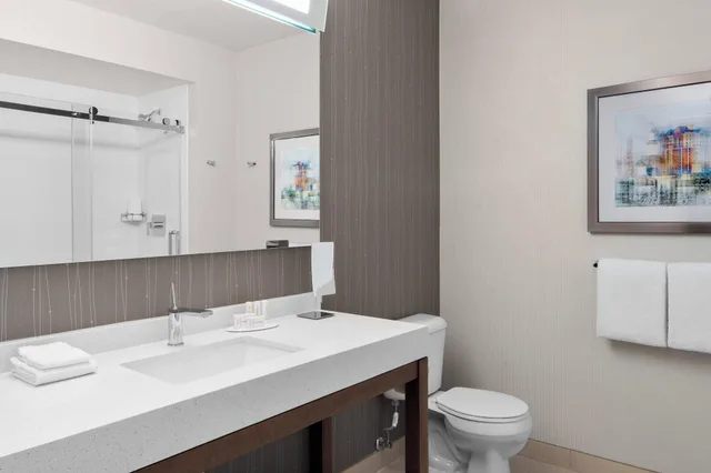 Room, Multiple Beds، Courtyard by Marriott Edmonton Downtown 2/3