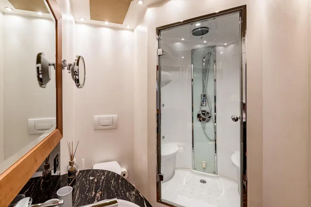 جناح بسرير كينج بإطلالة على النهر بشرفة بحوض جاكوزي، Hotel des Balances 4/4