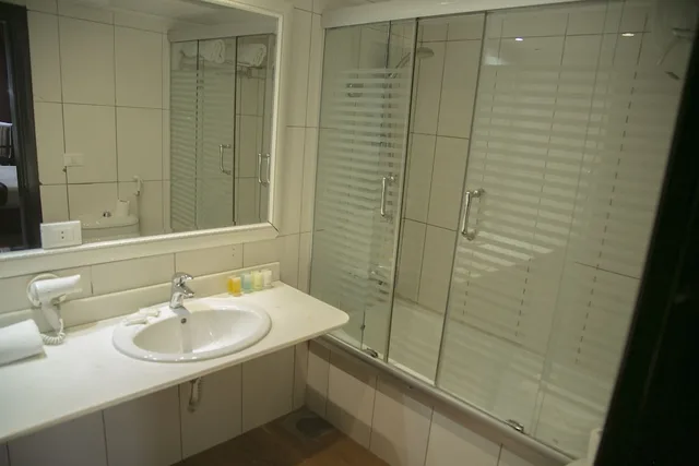 Standard King Room:، QUEENS SUITE HOTEL 4/4