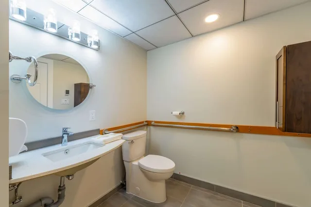 غرفة بسرير كوين لذوي الإعاقة، Quality Inn Sunshine Suites Terrace 5/8