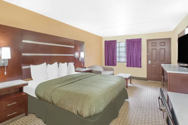 جناح بسرير كينج، Days Inn by Wyndham Fayetteville 2/2