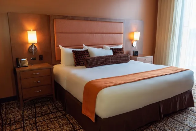 Luxury, Suite, King Bed, Accessible, Osage Casino and Hotel - Ponca City 1/2