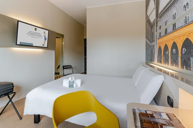 Standard, Queen Bed, B&B Hotel Cremona 8/10