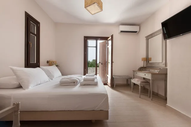 شقة ديلوكس بإطلالة على البحر بشرفة بغرفة نوم واحدة، Kamares Villa 1/1