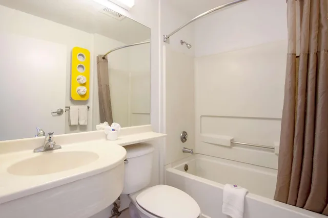 غرفة بسرير كوين، Motel6 El Paso, TX - Southeast 9/10