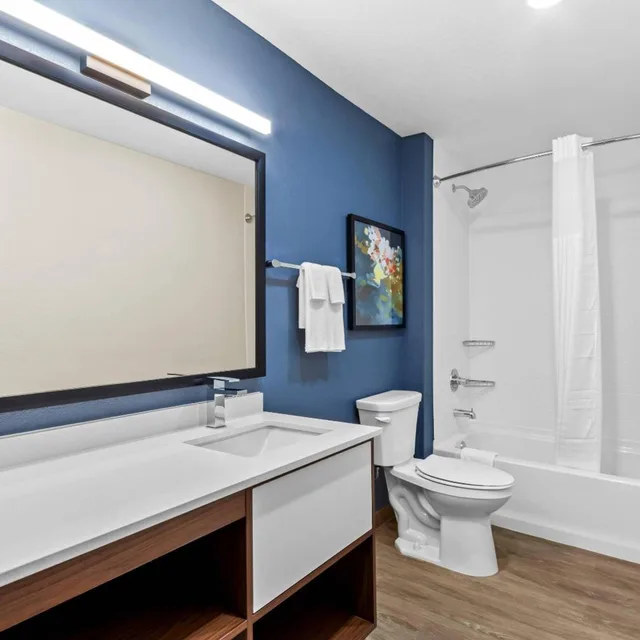 جناح بسريرين كوين بحوض استحمام لذوي الإعاقة، Everhome Suites Yuma East I-8 4/5