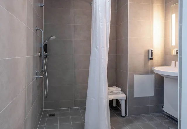 Room, Double Bed, Accessible, B&B HOTEL Amiens Centre Cathedrale 8/9