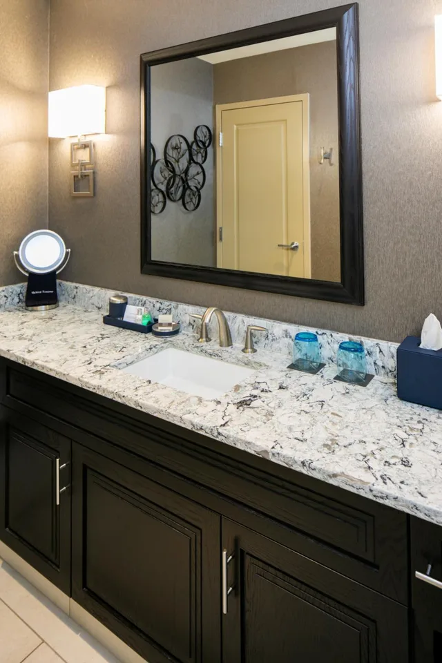 غرفة تنفيذية بسريرين كينج، The Tennessean Personal Luxury Hotel 3/3
