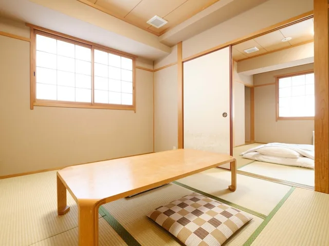 غرفة يابانية بفرشتي فوتون بأرضية تاتامي، Matsuyama New Grand Hotel 8/10