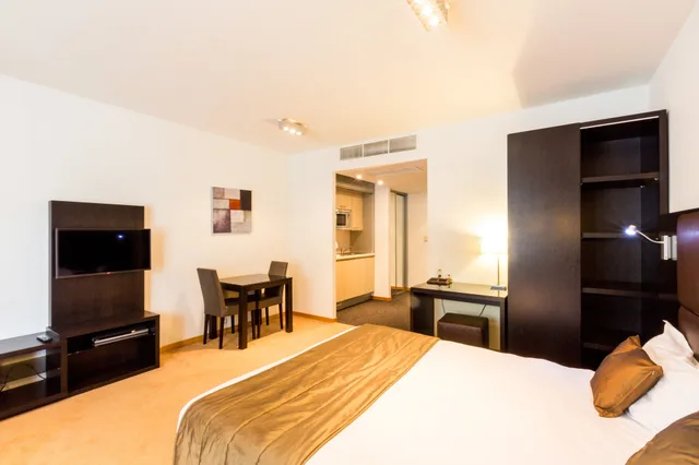 Deluxe, King Bed, Diamant Suites Brussels EU 6/9