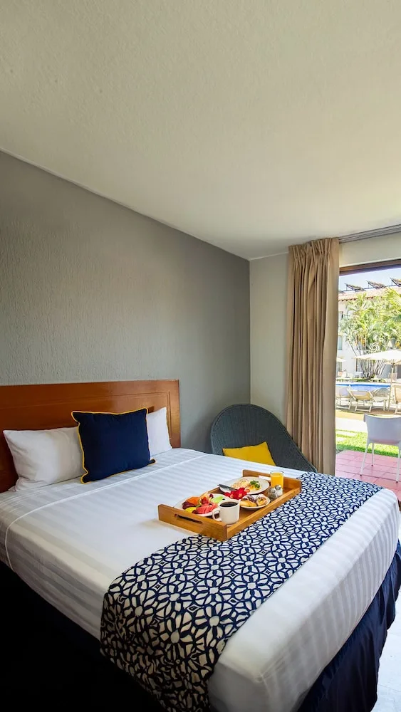 غرفة سوبيريور بسرير كينج، Plaza Pelicanos Club Beach Resort 1/10