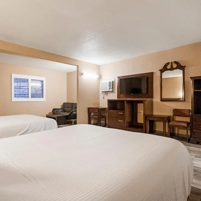 جناح بسرير كوين، Country Inn Sonora 3/9