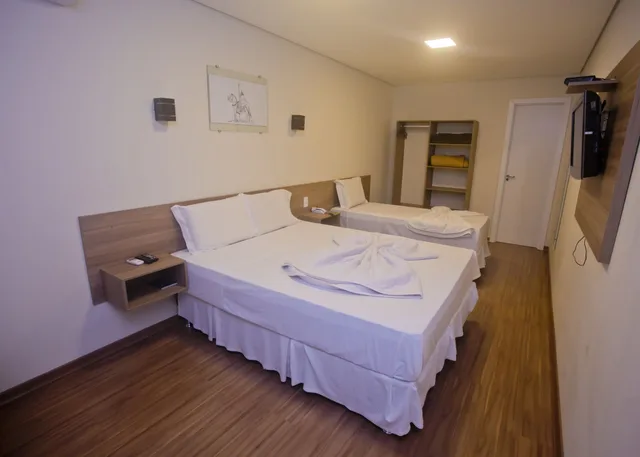 غرفة تنفيذية ثلاثية بسرير كوين وسرير فردي، Dalle Hotel 1/3