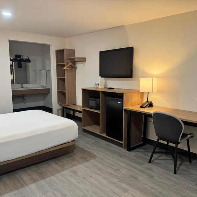 استوديو بسرير كوين، Rodeway Inn & Suites Rancho Mirage - Palm Desert Area 3/8