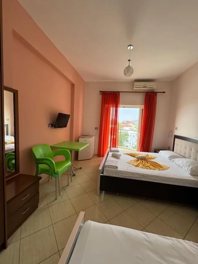 غرفة قياسية ثلاثية بسرير مزدوج وسرير فردي، Melsi Apartments 1/2