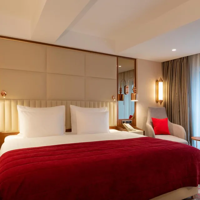 غرفة سوبيريور بسرير كينج وسرير كوين، Movenpick Hotel Istanbul Asia Airport 1/8