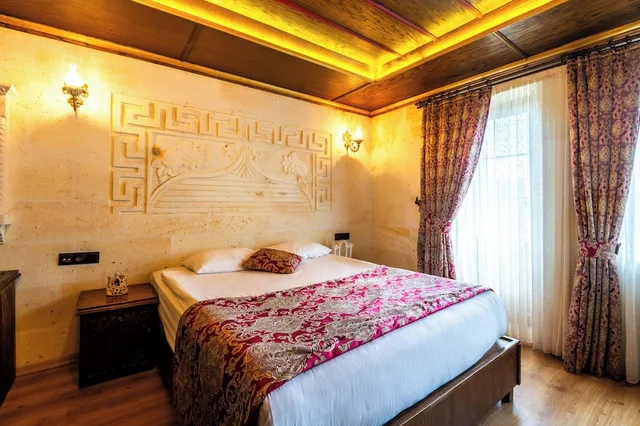 جناح جونيور بسرير كوين بشرفة، Empire Cave Hotel 3/5