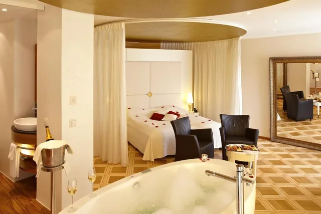 جناح رومانسي، Hotel des Balances 2/5