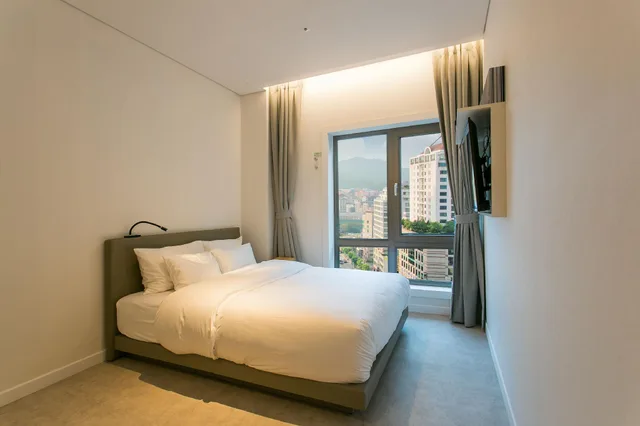 Standard, Double Bed, No Parking, H Avenue Hotel Shinchon & Idae 2/2