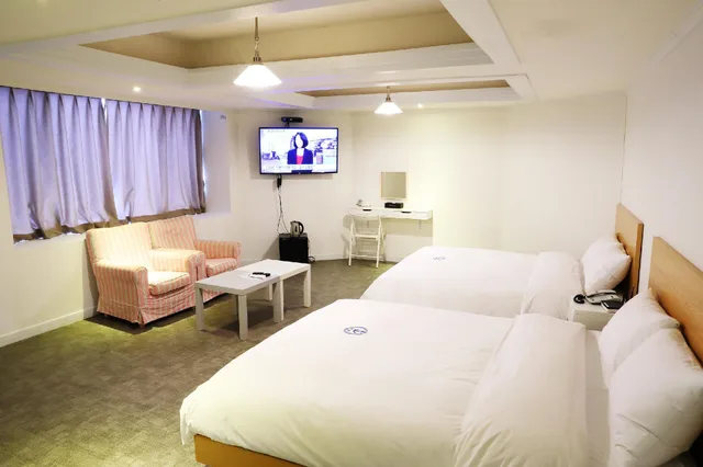 Basement, Triple، Hillside Hotel 1/1