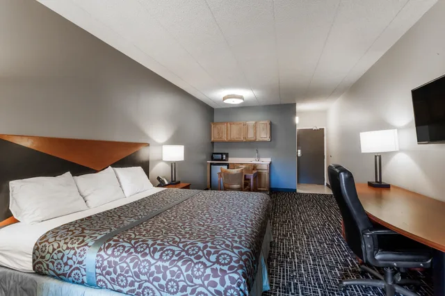 غرفة بسرير كينج، Days Inn Suites By Wyndham Lancaster Amish Country 1/5