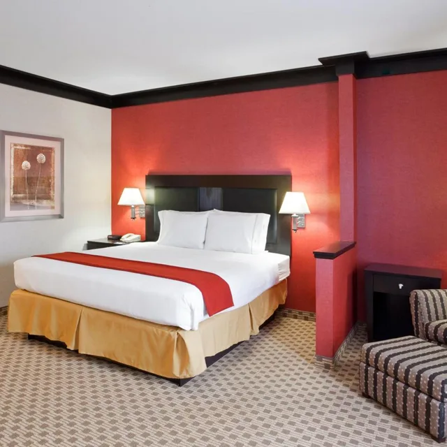 جناح بسرير كينج بحوض جاكوزي، Quality Inn & Suites Oakwood Village - Cleveland South 9/10