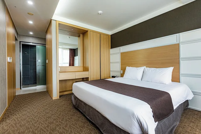 Suite, King Bed, Ocean View, Parlor، Eastern Hotel Jeju 1/4