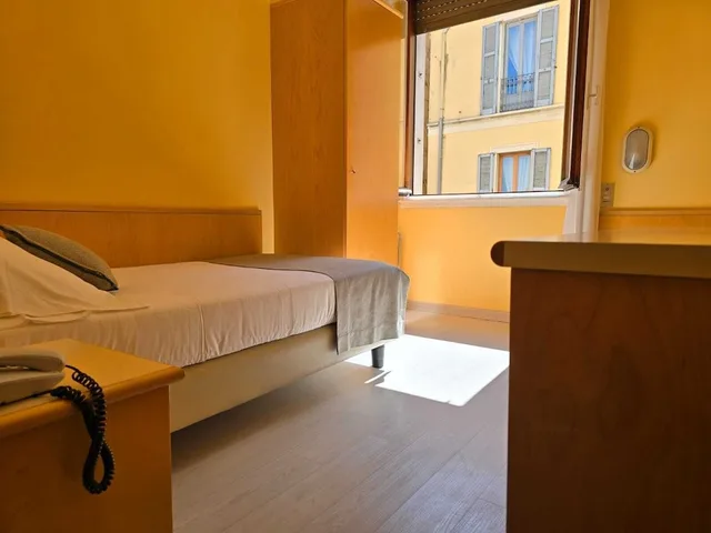 غرفة مفردة، Sant Ambroeus Hotel 14/24