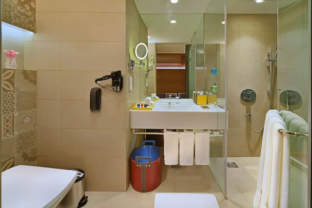 غرفة سوبيريور بسريرين منفصلين بإطلالة على المدينة، Radisson Bengaluru City Center 3/3
