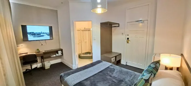 غرفة بسرير كوين، Criterion Hotel 2/2