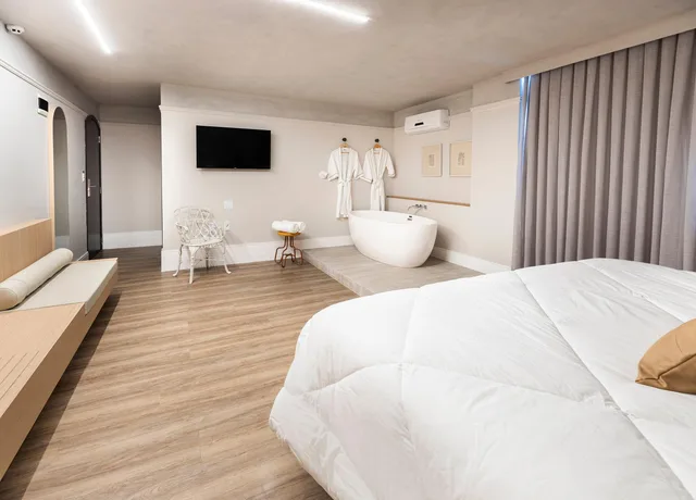 Deluxe, Double Bed, HM Hotel 1/8