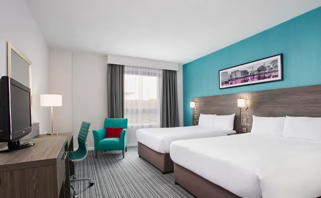غرفة قياسية بسرير مزدوج وسرير فردي، Leonardo Hotel Belfast 6/7