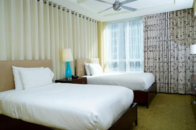 جناح عائلي بغرفتي نوم، Palm Beach Singer Island Resort and Spa Luxury Suites 3/8
