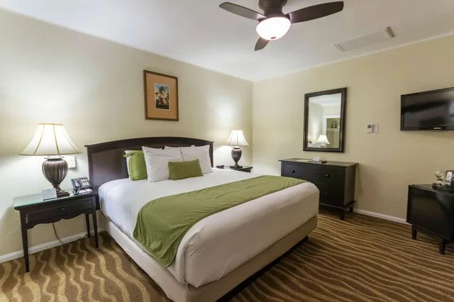 Room, King Bed, Pool Side، Coast Village Inn - Santa Barbara 4/6