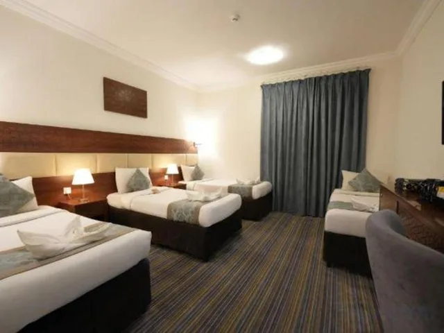 غرفة رباعية بأربعة أسرّة، فندق سنود الريان للخدمات الفندقية(Snood Al Rayyan Hotel) 1/4