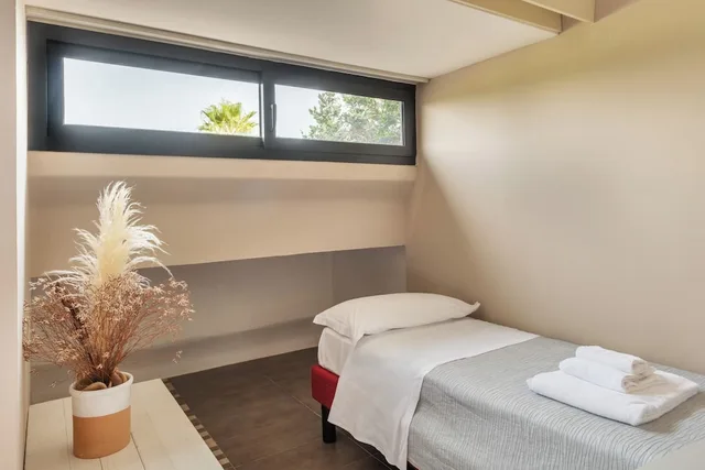 غرفة كلاسيكية ثلاثية بسرير مزدوج وسريرين منفصلين مع سرير إضافي، VOI Alimini Resort 4/5