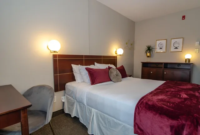 غرفة بسرير كوين بجاكوزي، Hotel Dorion 7/10