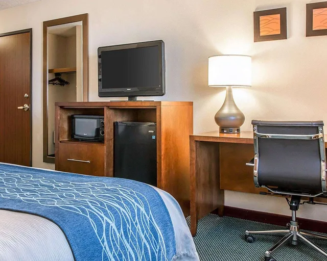 غرفة بسرير كينج، Bluffton Inn & Suites 1/3