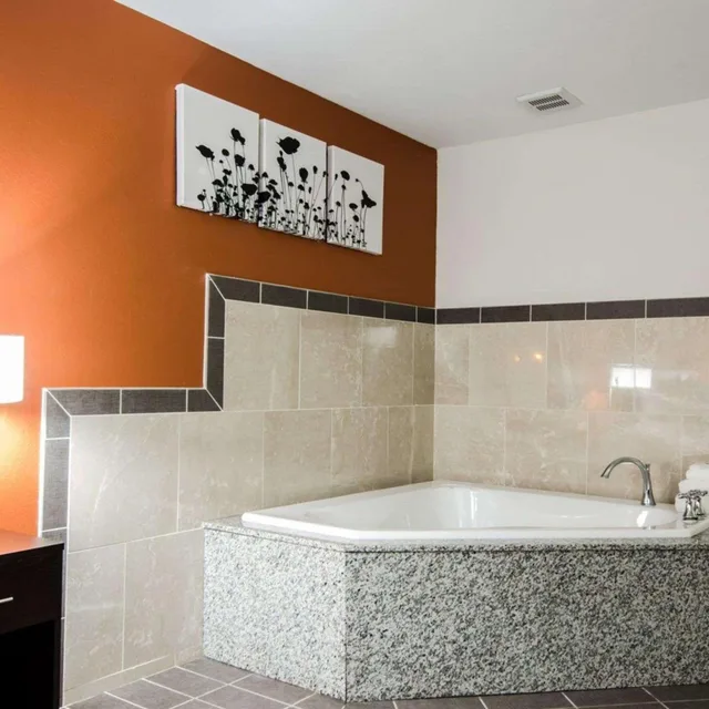جناح بحوض جاكوزي، Sleep Inn & Suites And Conference Center Downtown 4/4