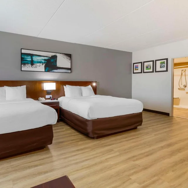 غرفة بسريرين كوين لذوي الإعاقة، Comfort Suites Kodak Sevierville 2/4