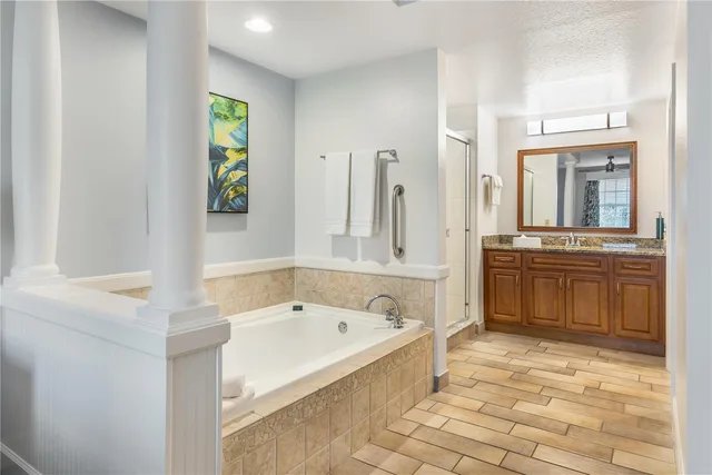 جناح بسريرين منفصلين وسرير كينج بغرفتي نوم مع أريكة، Hilton Vacation Club Grand Beach Orlando 4/16