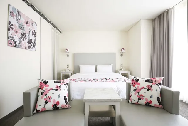 غرفة ديلوكس بسرير كينج، Ambience Hotel 6/10