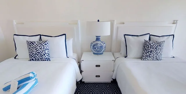 غرفة بسريرين كوين بشرفة بإطلالة جزئية على البحر لذوي الإعاقة، Hilton Key West Resort & Marina 3/9