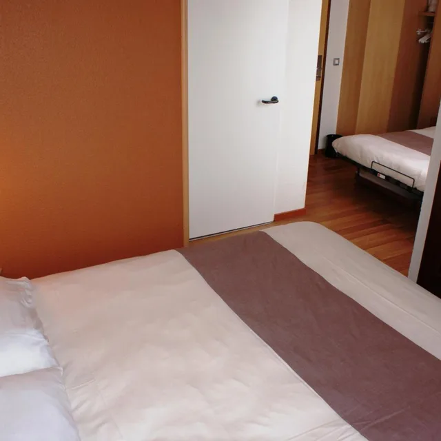 غرفة بسرير مزدوج مع سرير إضافي، Ibis Brussels Expo Atomium 5/7