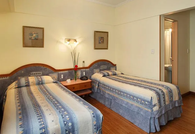 Standard, Twin Beds, Hotel Impala 1/2