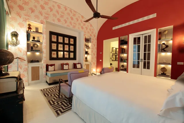 جناح جونيور بسرير كينج بإطلالة على الفناء بشرفة مع أريكة، Capri Tiberio Palace - The Leading Hotels of the World 4/5